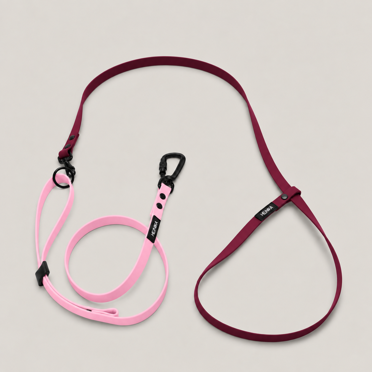 DUO Hundeleine von Hej Nika in den Farben rose und wine. Der perfekte Begleiter für jede Alltagssituation. 2-in-1 Leine aus BioThane. Mit Sicherheitsbarabiner. Verstellbare Schlaufe. 
