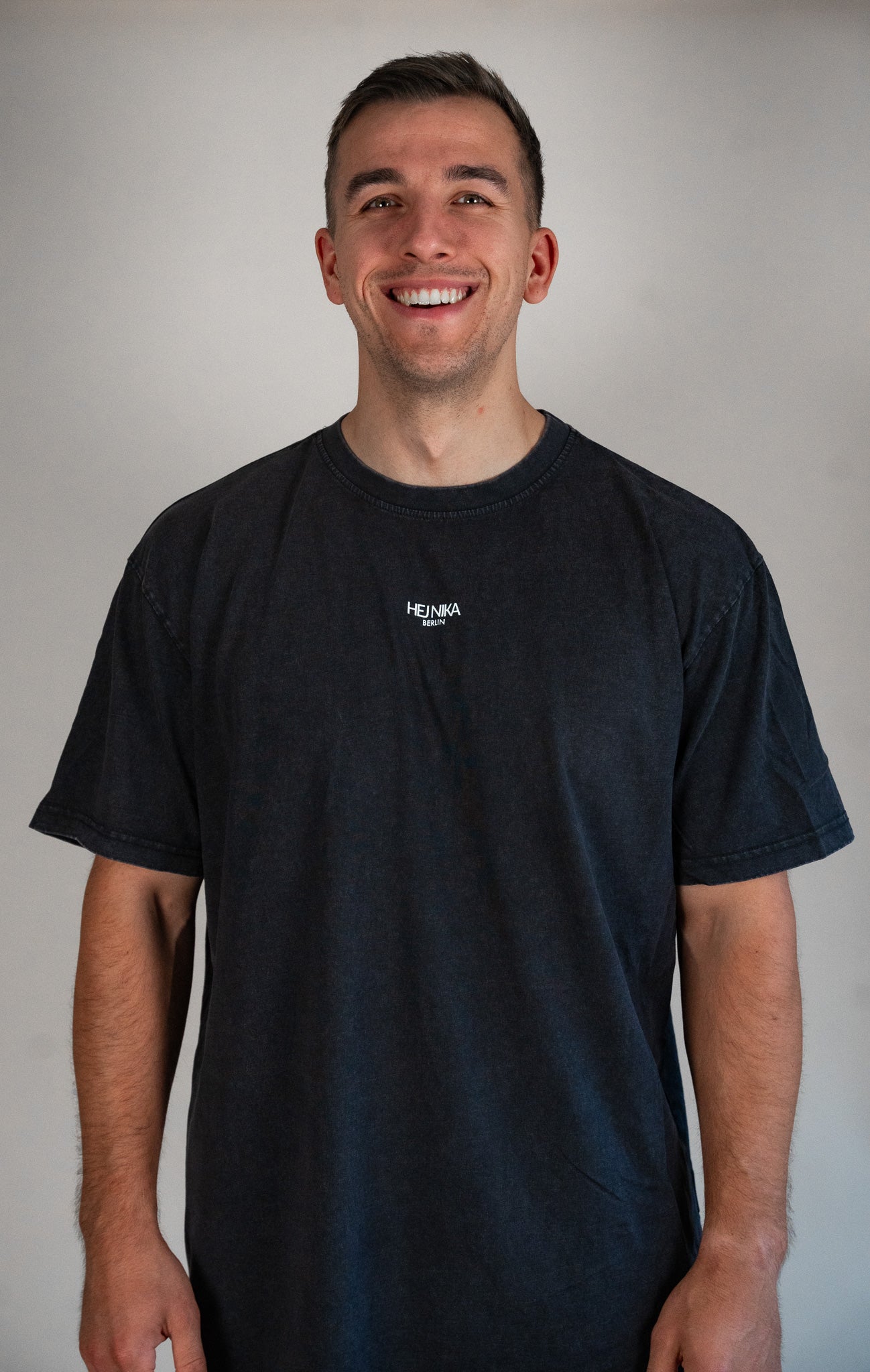 Gassi Club T-Shirt für Hundebesitzer in Washed Black – oversized, weich & lässig – Hej Nika