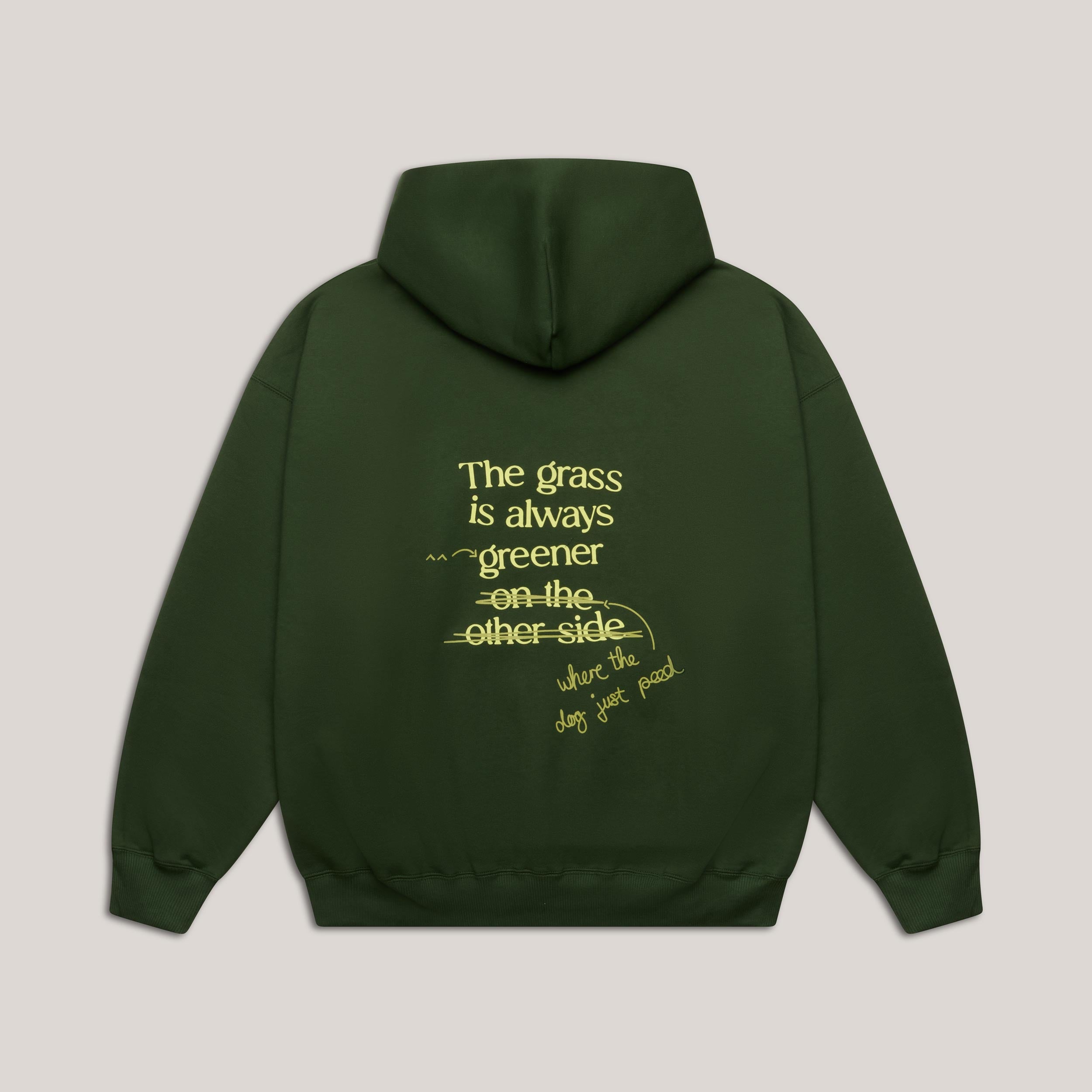 Rückseite des grünen Grass is Greener Hoodies – Statement-Print für Hundemenschen, fair hergestellt in Portugal – Hej Nika