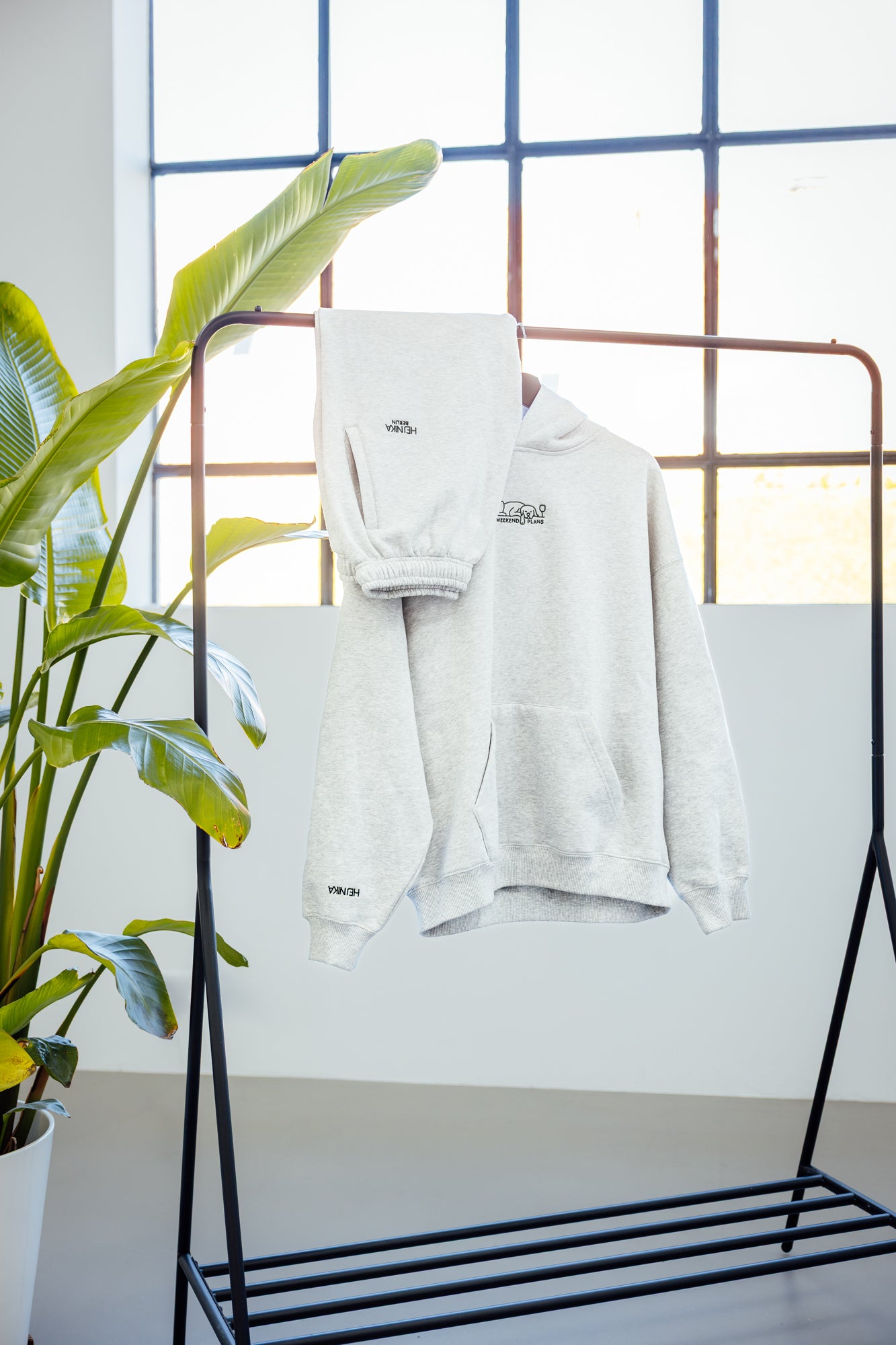 Detailaufnahme Hej Nika Pullover für Hundebesitzer WEEKEND PLANS – hochwertig & cozy – Hej Nika 