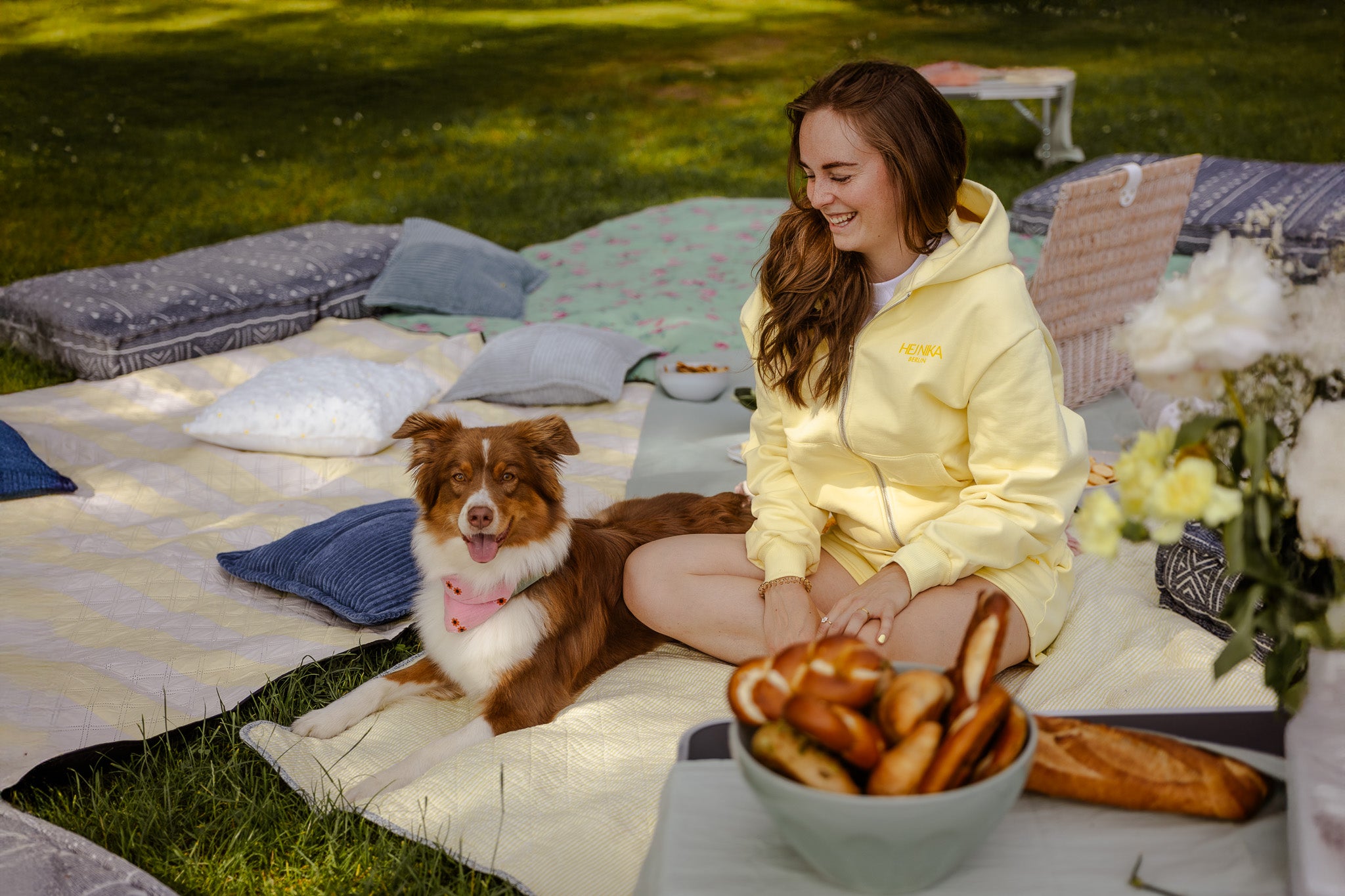 Hej Nika Zipper Jacke für Hundemenschen DOG HAIR bei Alltagsaktivität Picknick gemeinsam mit dem Hund – cozy stylisch & nachhaltig _ Ideal für Gassirunden & Alltag mit Hund